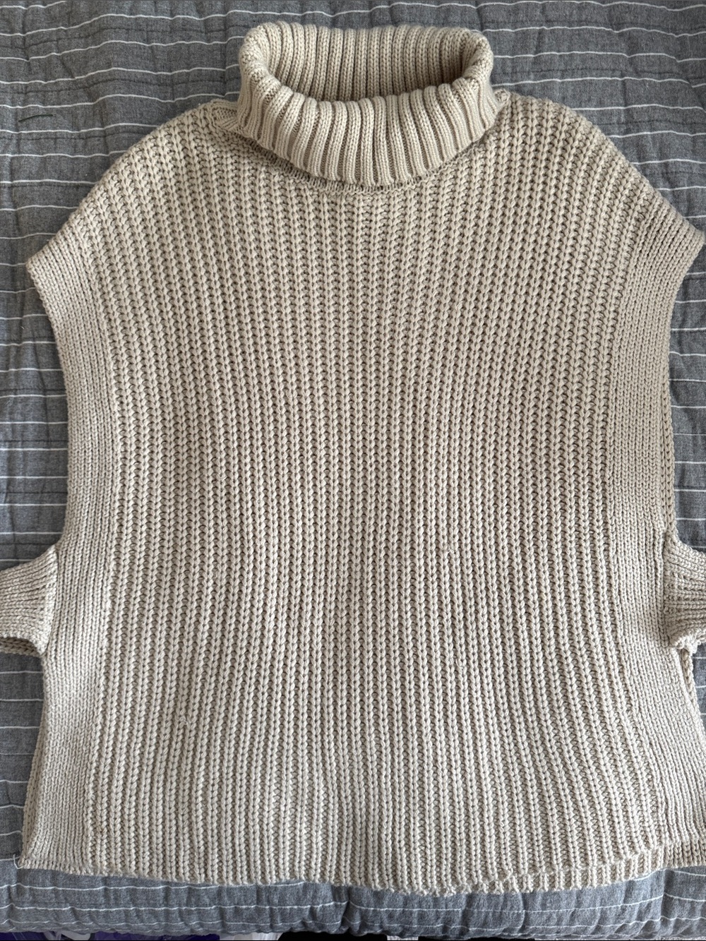Stila Cream Ribbed Sleeveless Turtleneck Sweater Vest
